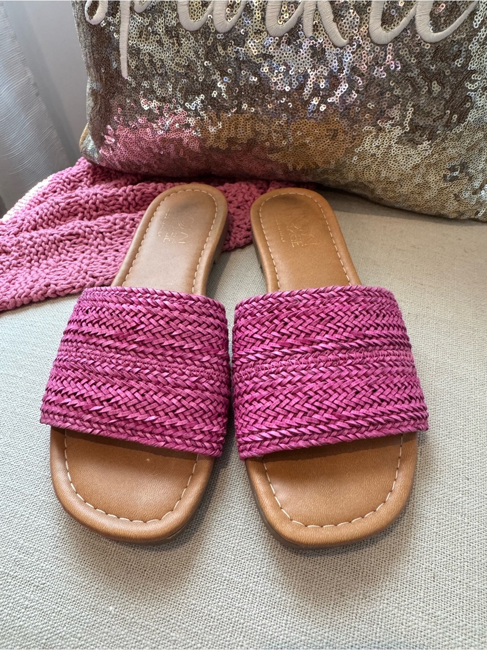 Women’s Crown Vintage Pink Slide Sandals